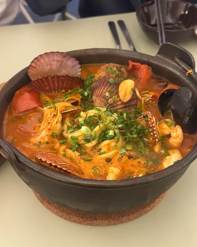 브라운 해물 스튜 비주얼