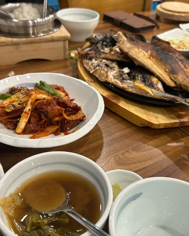 다래생선구이 생선과 제육볶음