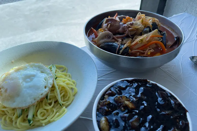 해물 짬뽕과 짜장면