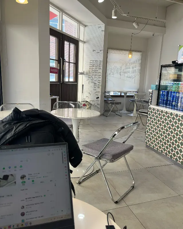 카페 내부 전경