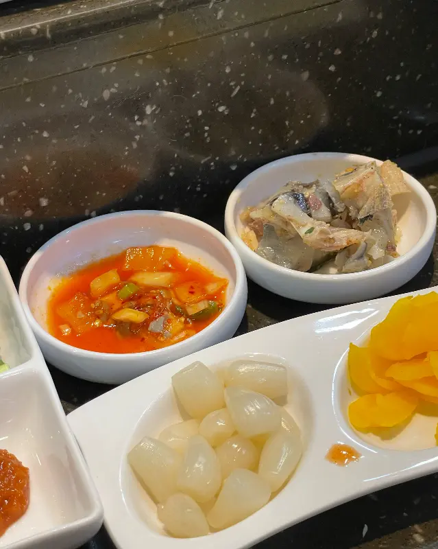 다양한 곁들임 메뉴