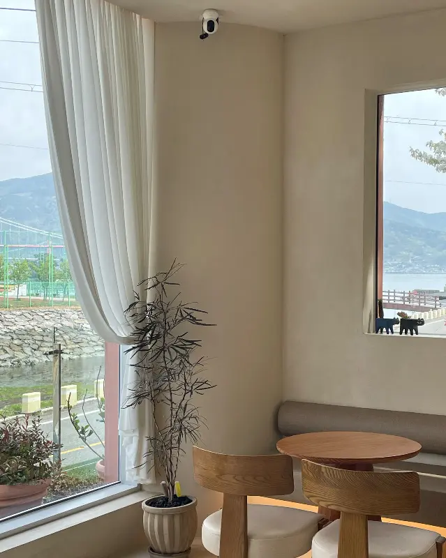 창가 좌석에서 바라본 풍경