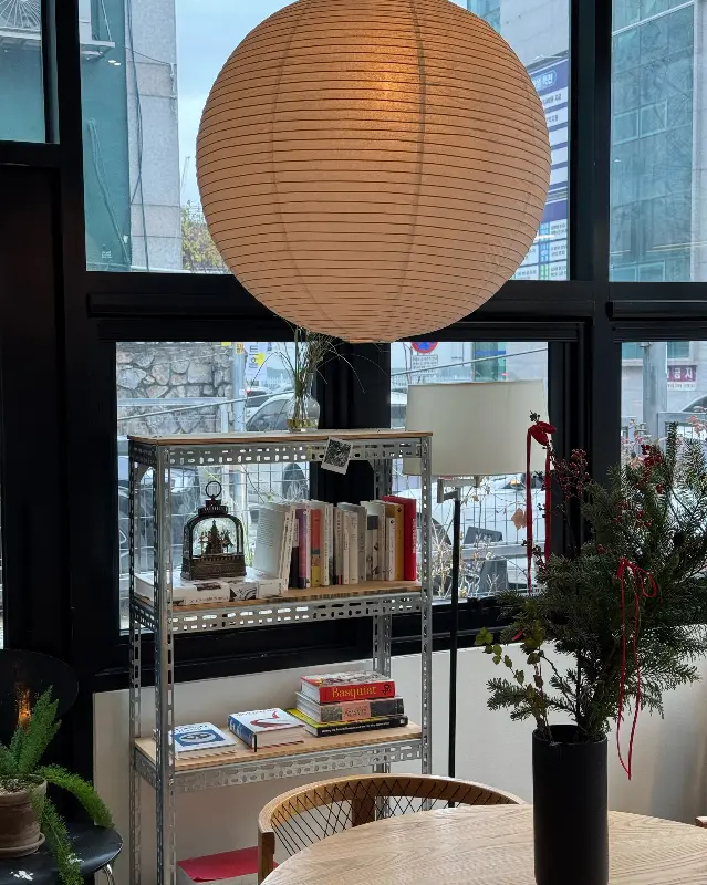 카페 내부 인테리어