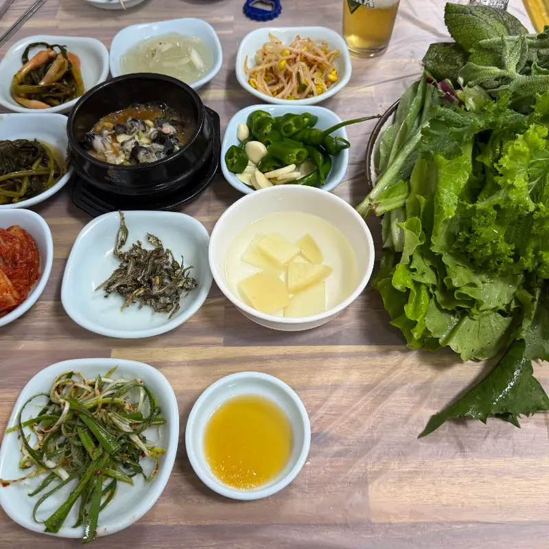 고향쌈밥 다양한 쌈 채소