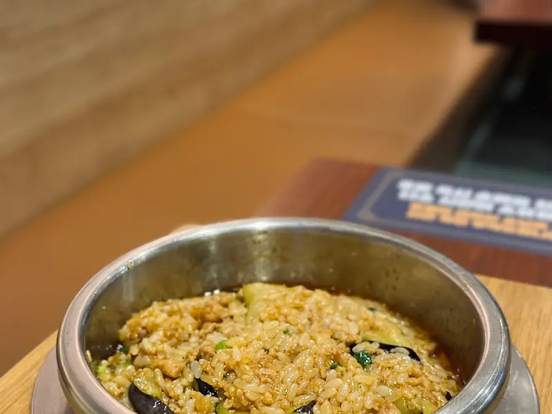 윤기가 흐르는 솥밥