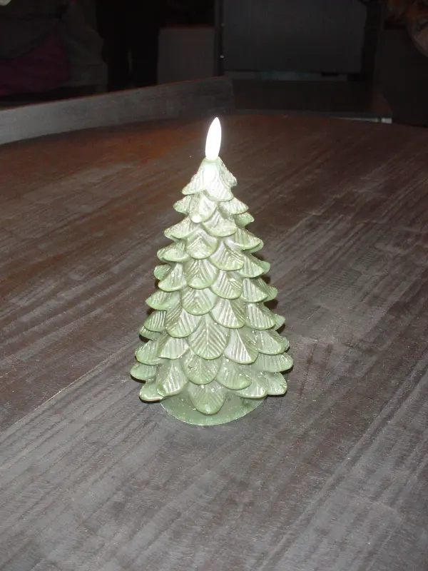 작은 트리 모양의 초