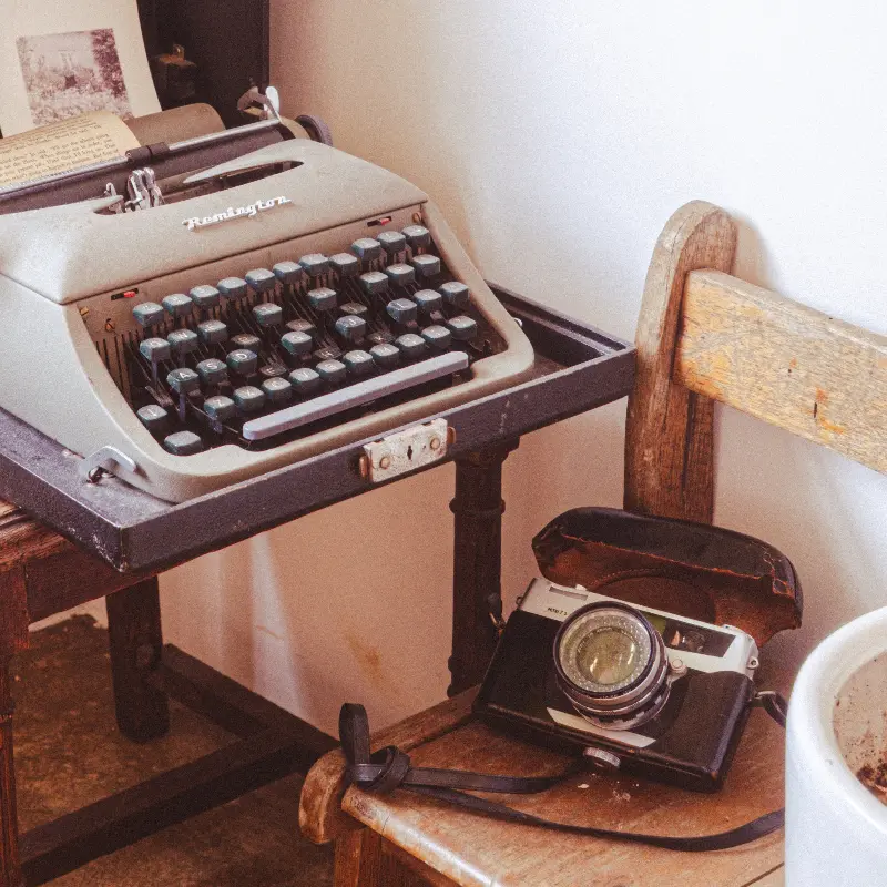 앤티크한 소품들이 가득한 내부