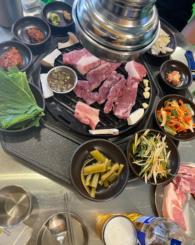 초담집의 풍성한 한 상 차림