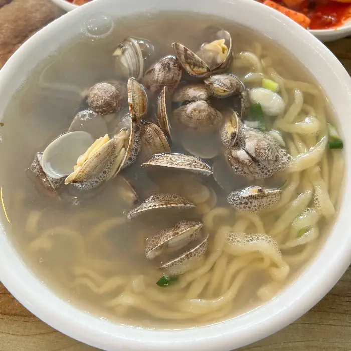 바지락 칼국수 한 그릇