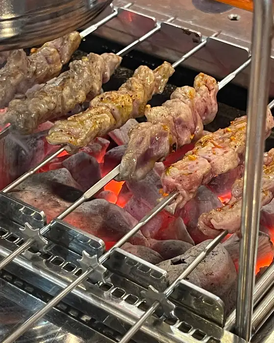 풍성한 양꼬치 구이
