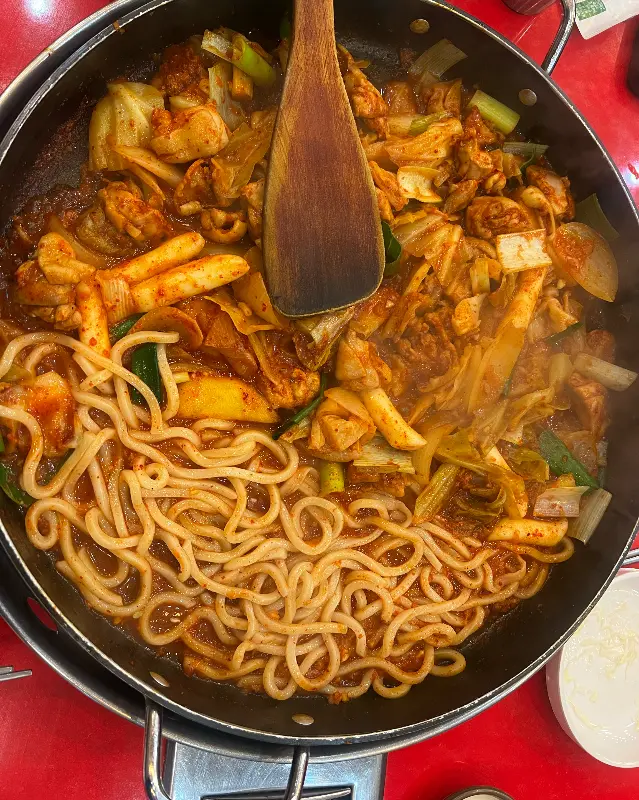 춘천골 닭갈비 우동사리, 떡 추가