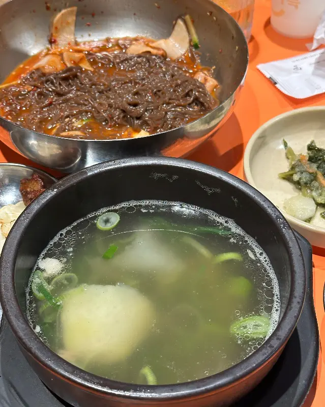 시원한 김치말이국수와 뼈국