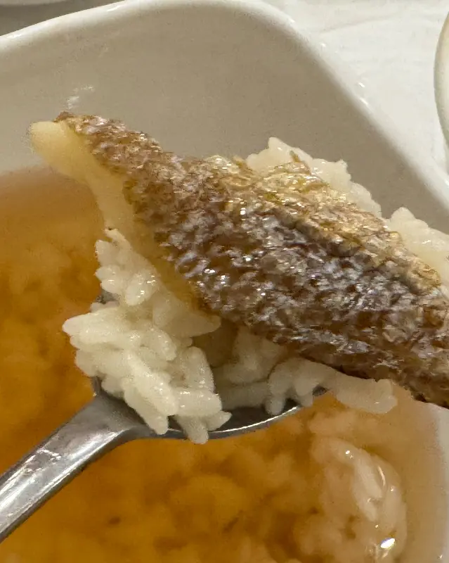 녹차물에 말아 밥 위에 보리굴비