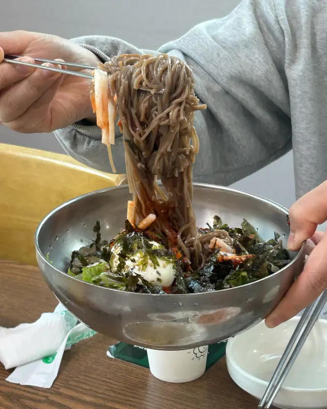 매콤새콤한 막국수