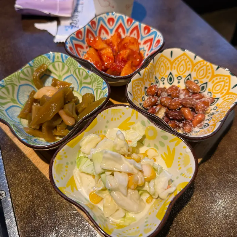 다채로운 기본 반찬