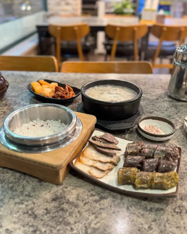 순대국 정식 한상차림