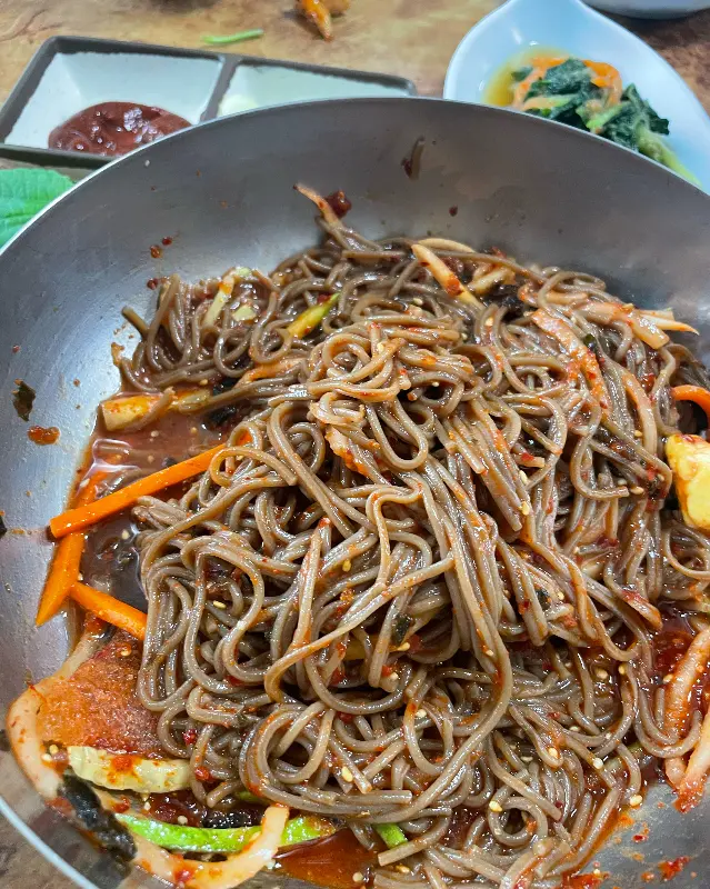 매콤달콤한 막국수