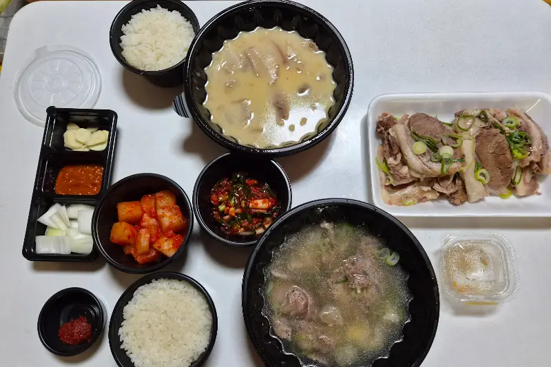 포장해온 음식들