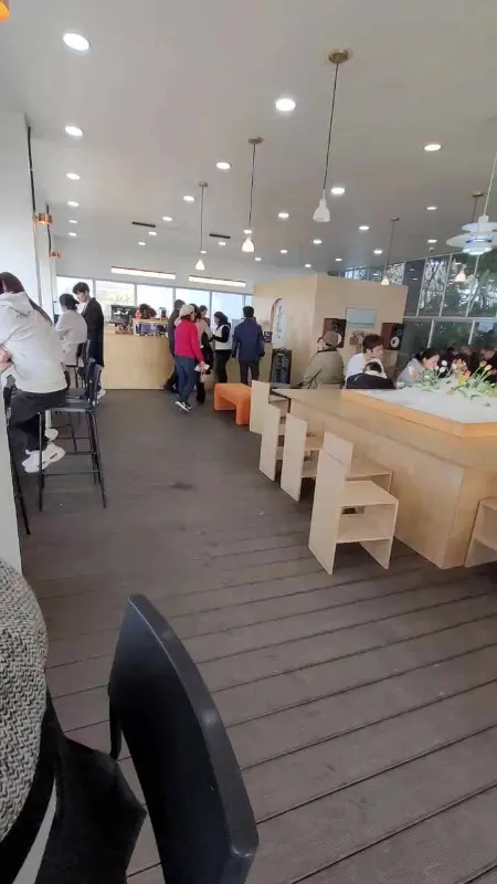 카페 내부 전경