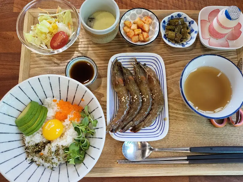 간장새우 아보카도 덮밥