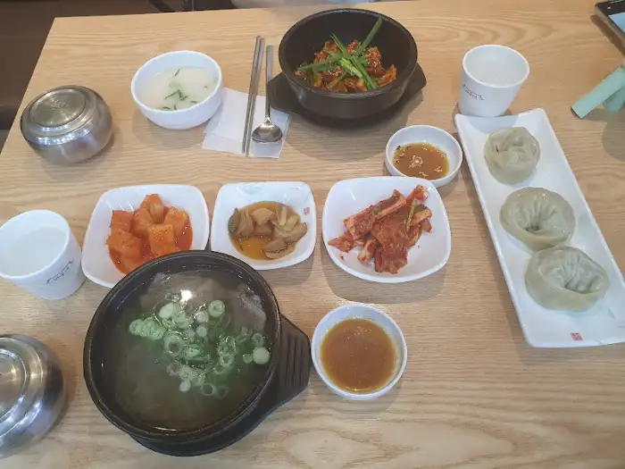 바우네나주곰탕 테이블 세팅