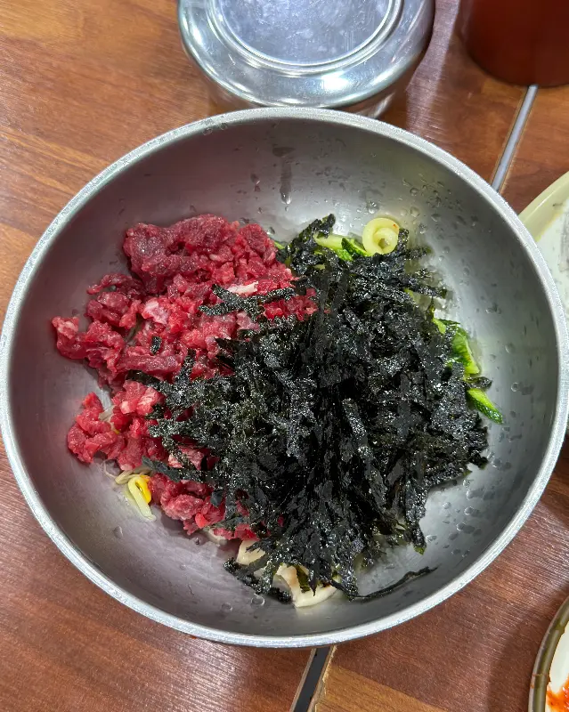 푸짐한 육회비빔밥