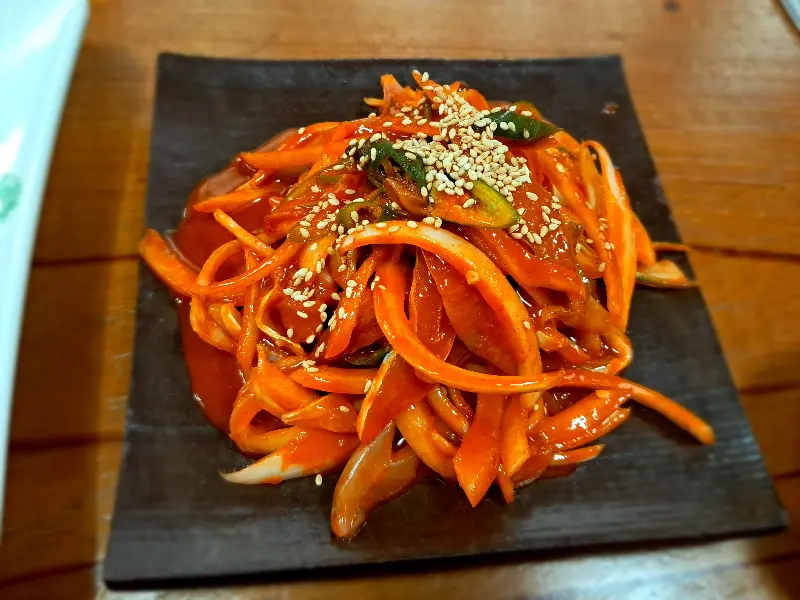 정식에 나오는 밑반찬