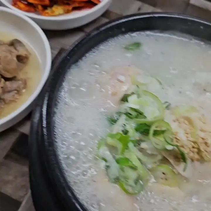 보글보글 끓는 삼계탕