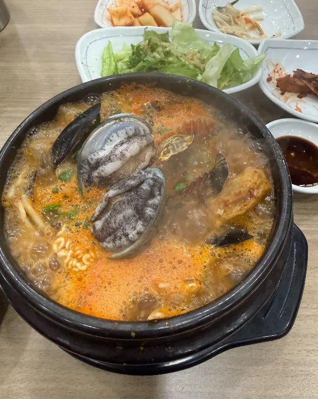 해물뚝배기 재료