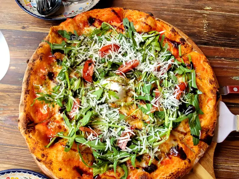 루꼴라 베네 부라타 피자
