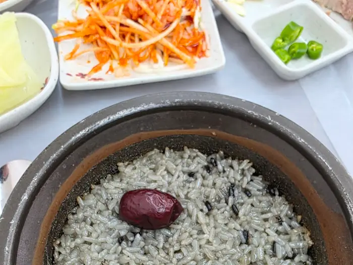 돌솥밥과 반찬