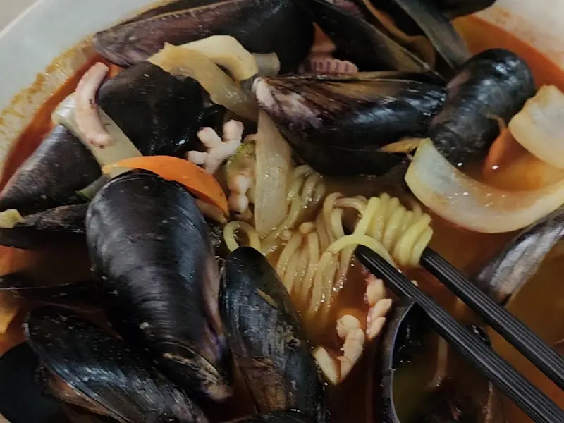 푸짐한 삼선짬뽕