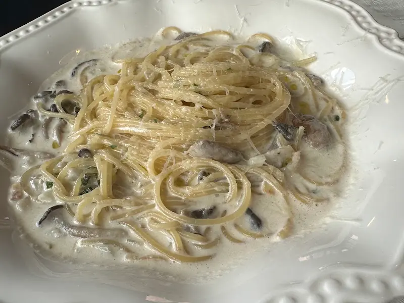 트러플향의 버섯크림 파스타