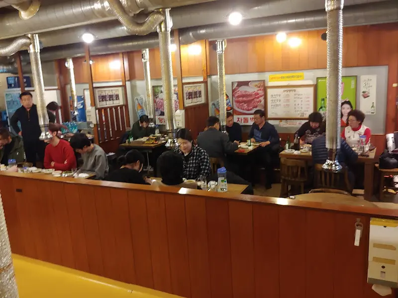 대성생막창 내부 전경