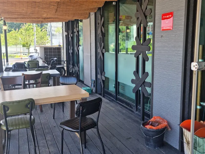 사라가야 냉면 외부 테라스