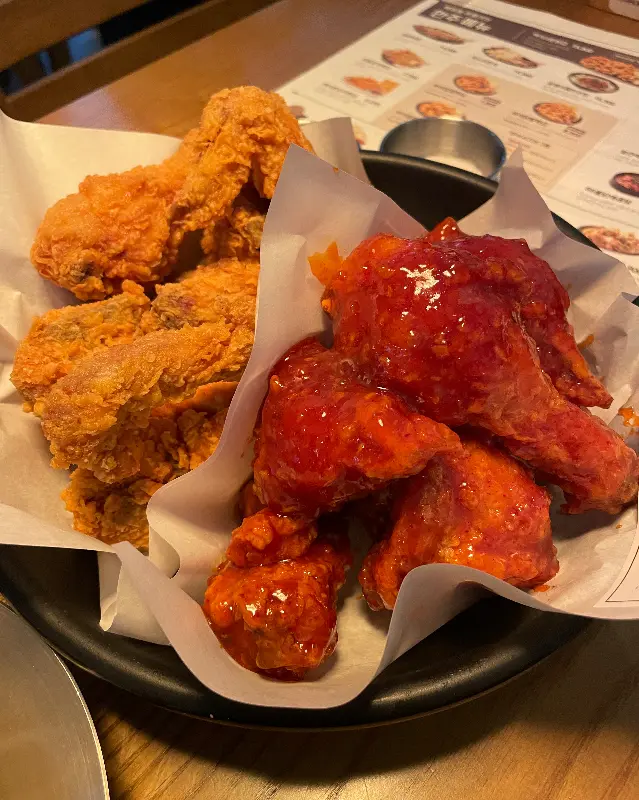 후라이드와 양념치킨 반반