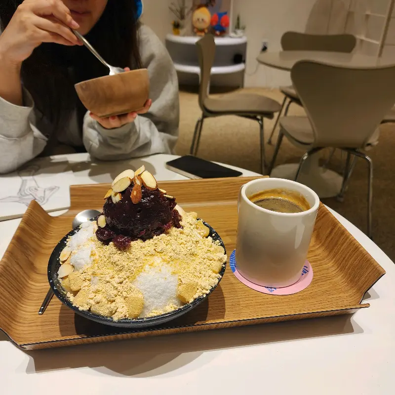 인절미 빙수와 커피