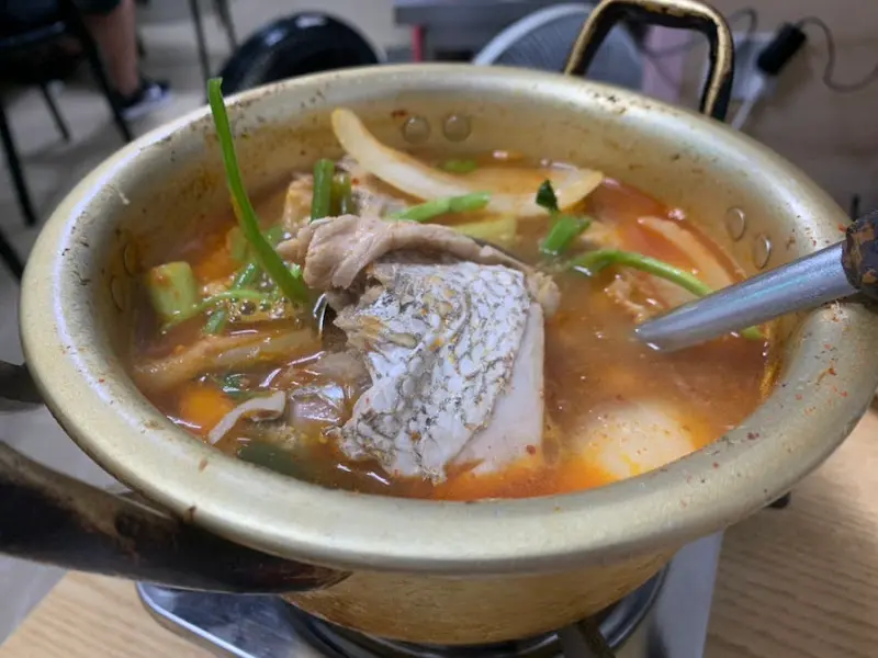 뽀얀 국물의 민어탕