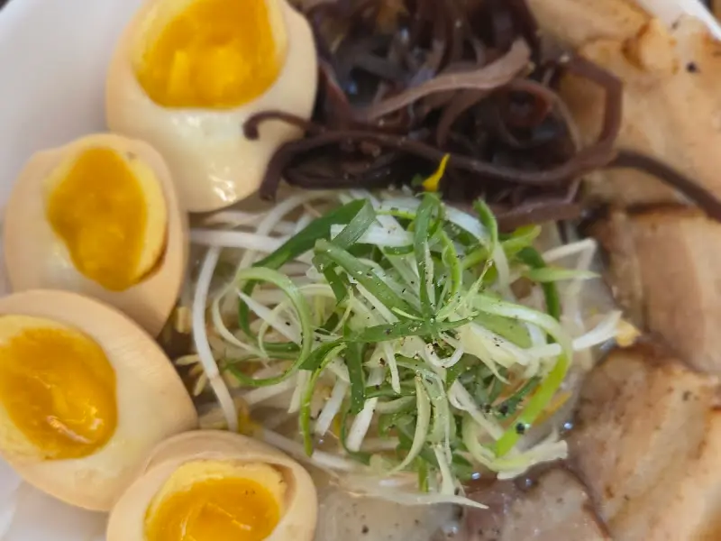 황홀한 비주얼의 풀토핑 돈코츠 라멘