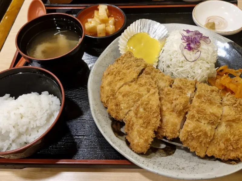 푸짐한 돈까스 정식