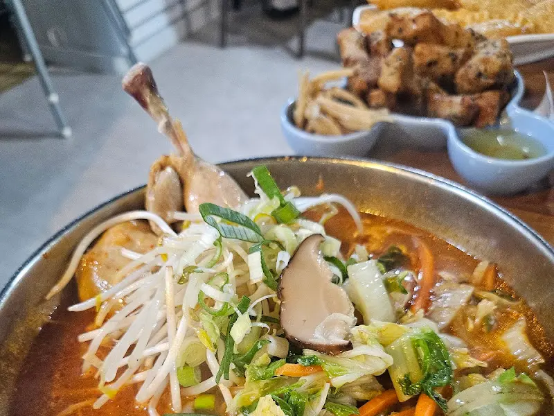 맛있닭과 군만두