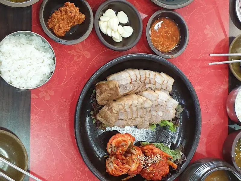 정갈하게 담긴 보쌈