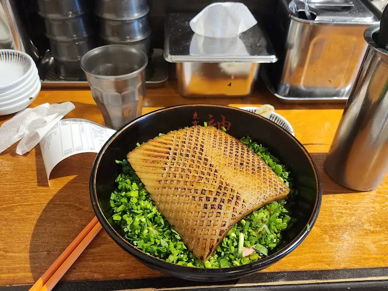 부추가 듬뿍 올라간 아부라소바