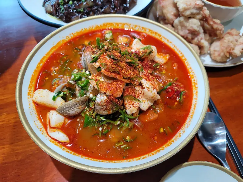 갑오징어가 듬뿍 올라간 갑짬뽕