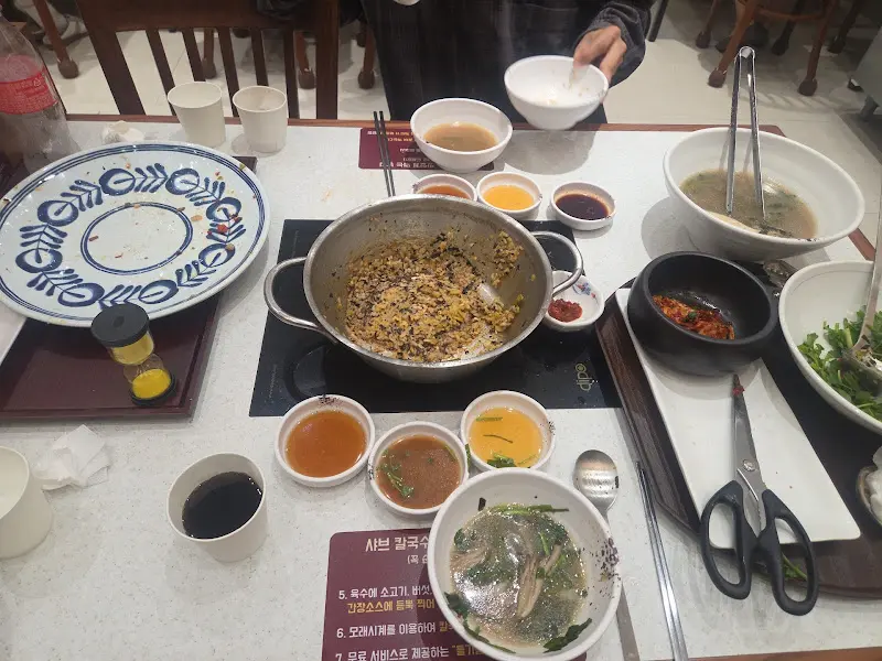 칼국수 식탁 전체샷