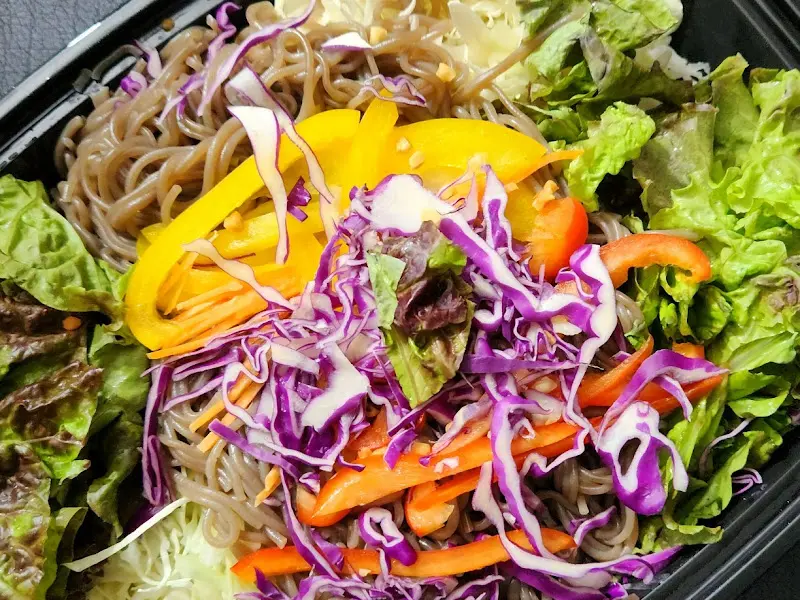 새콤달콤 쟁반국수