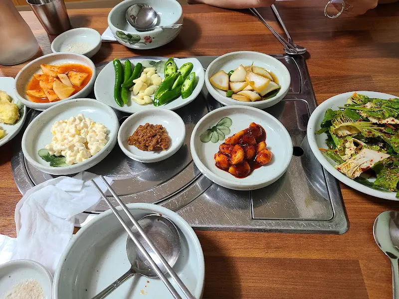 군위상황약수삼계탕 내부