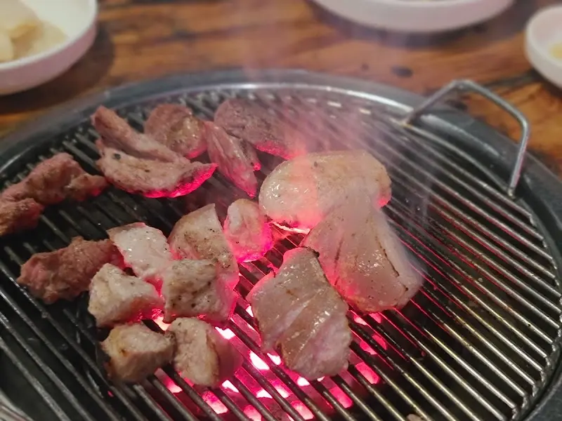 연탄불에 구워지는 목살