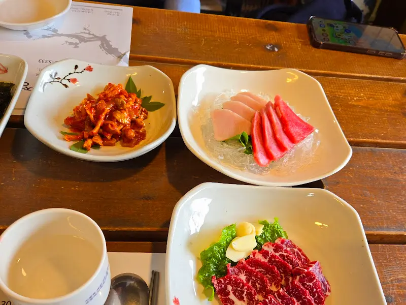 육사시미, 홍어, 삼합