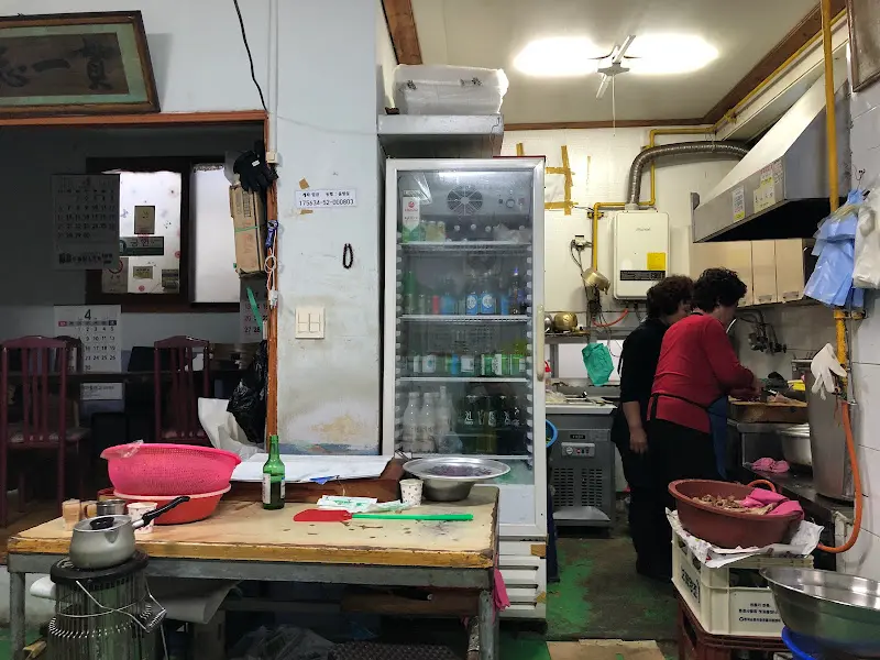 탄지명음식점 주방